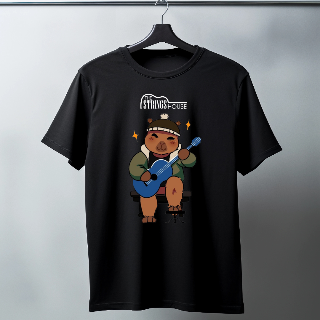 Playera Negra Capibara Guitarrista Clásico
