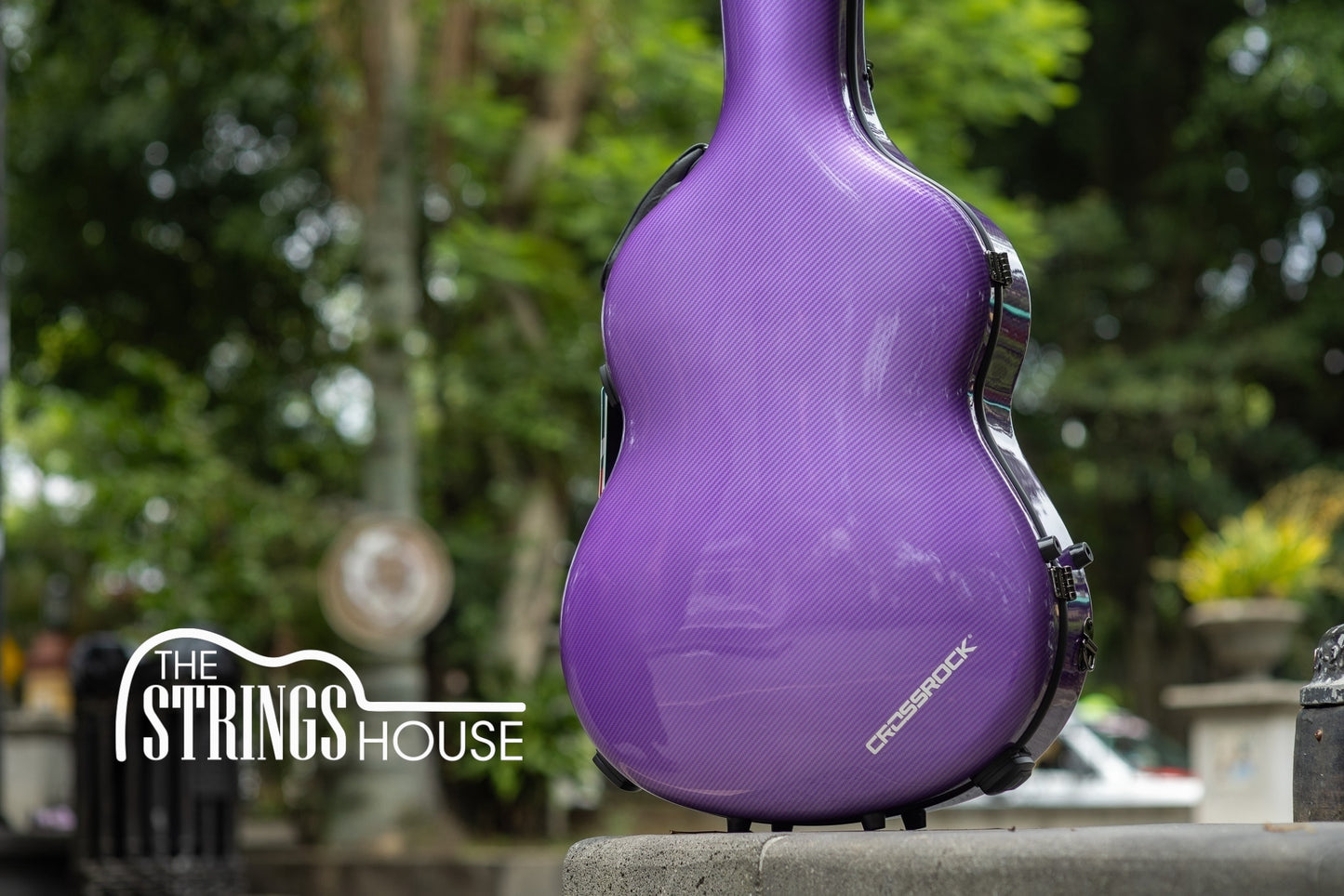 Estuche Crossrock Ultra-Light Fiberglass Color Púrpura Morado Para Guitarra Clásica