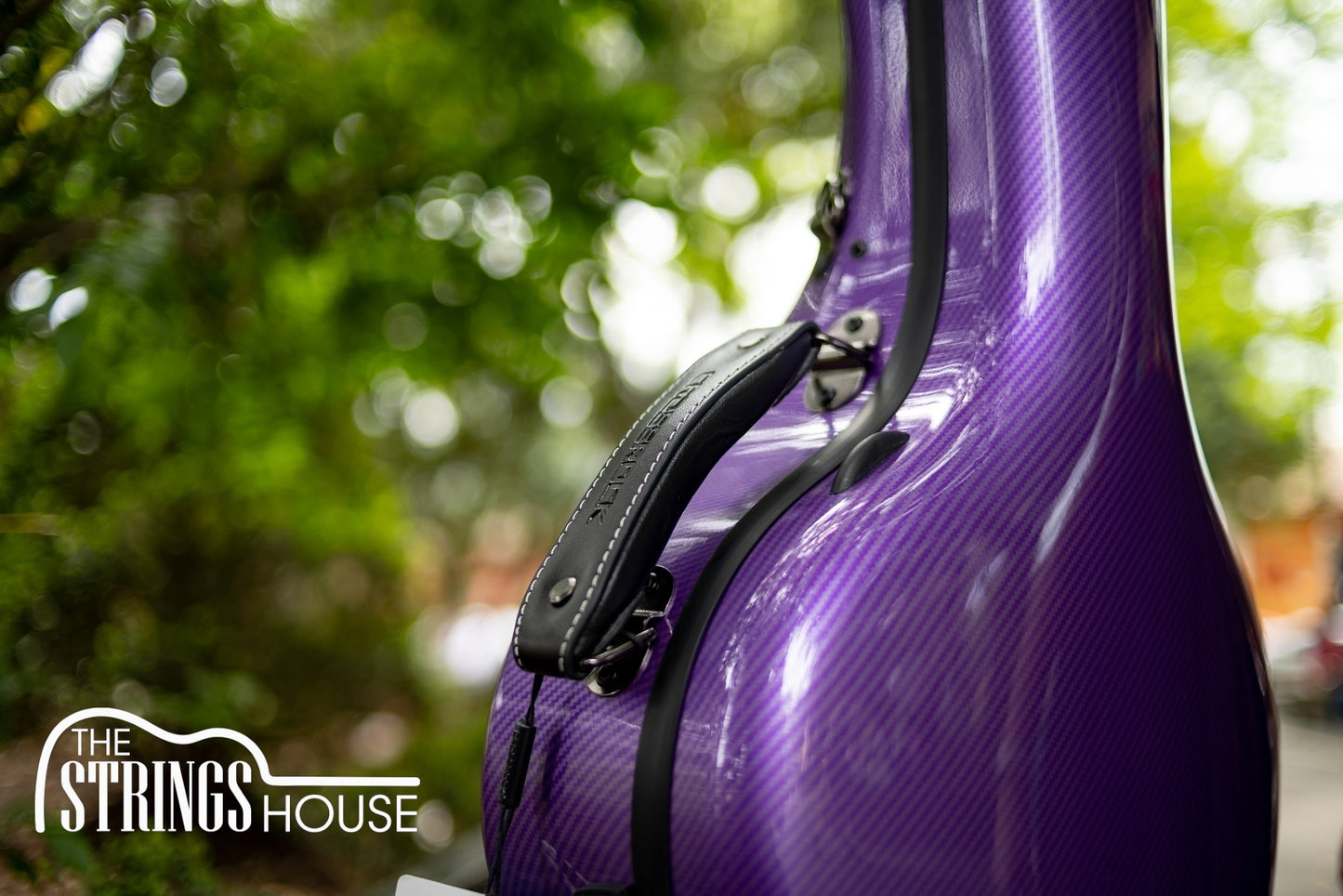Estuche Crossrock Ultra-Light Fiberglass Color Púrpura Morado Para Guitarra Clásica