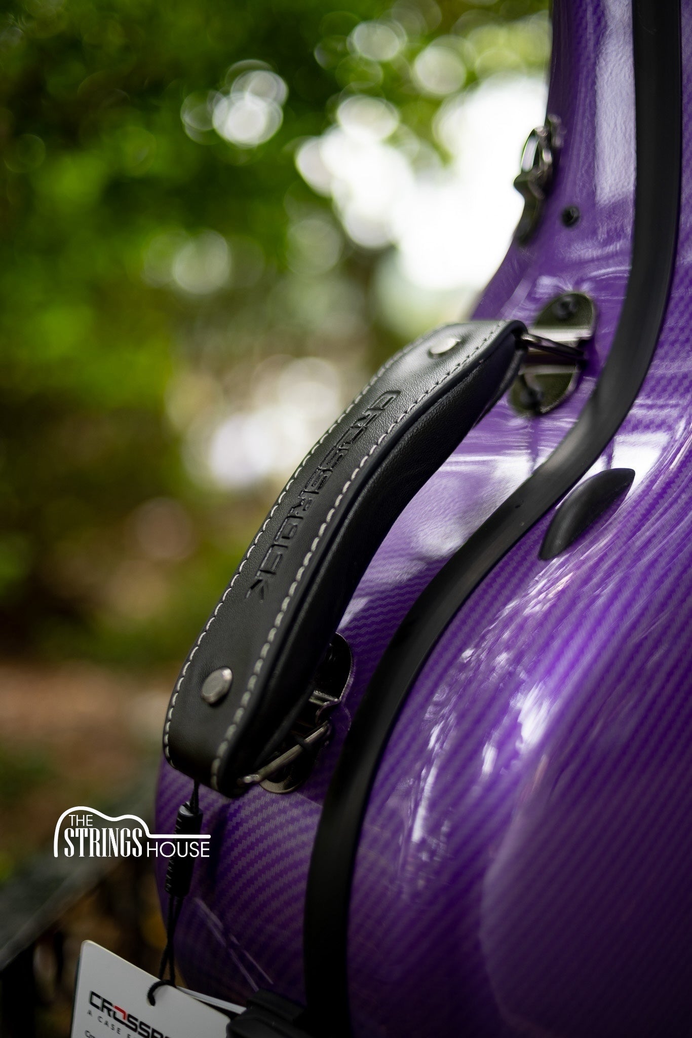 Estuche Crossrock Ultra-Light Fiberglass Color Púrpura Morado Para Guitarra Clásica