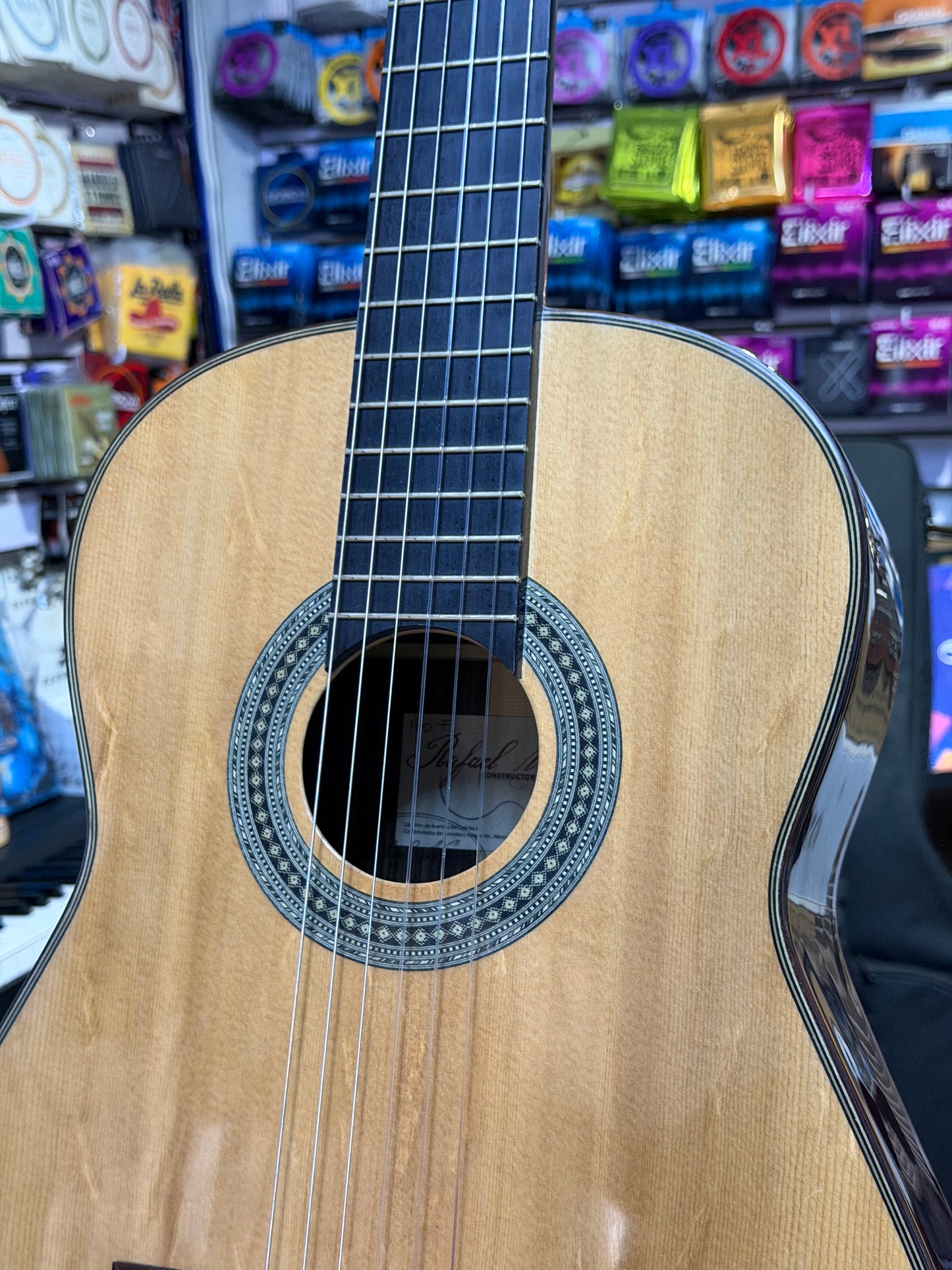 Guitarra de Concierto Rafael Vasquez 2026 Abeto Sitka Garra de Oso y Palo Santo de la India