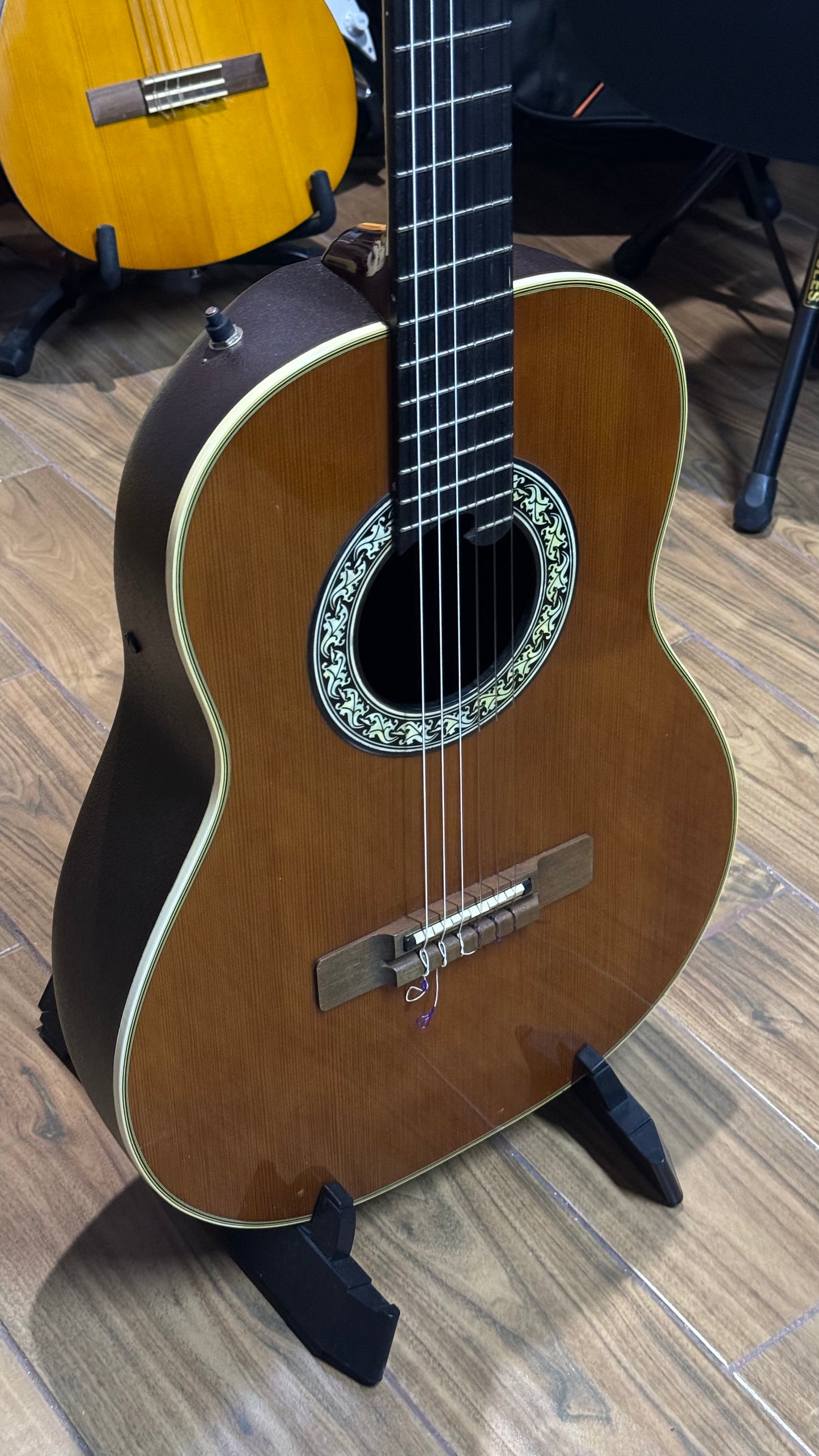 Guitarra Electroacústica 1981 Ovation 1613 Natural Classic Stereo Cuerdas Nylon