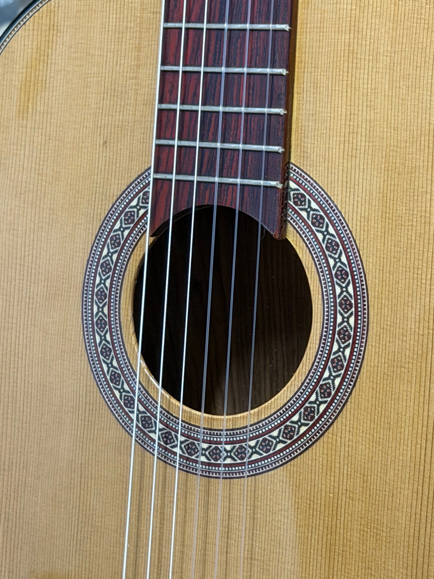 Guitarra de Estudio Alfredo Amezcua de Cedro y Palo Escrito