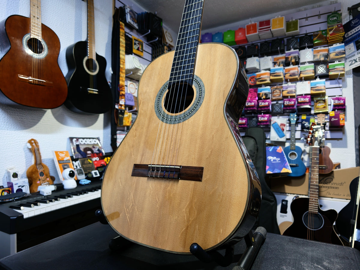 Guitarra de Concierto Rafael Vasquez 2026 Abeto Sitka Garra de Oso y Palo Santo de la India
