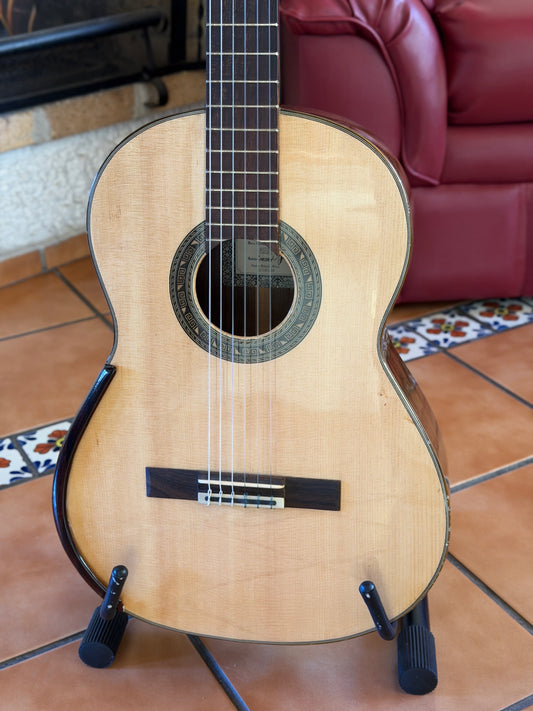 Guitarra de Concierto del Laudero Marco Antonio Alfaro Jimenez de Paracho