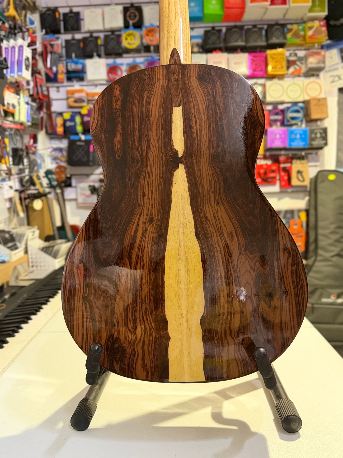 Guitarra Omar Estrada de Tapa Mixta Cedro / Abeto / Cedro