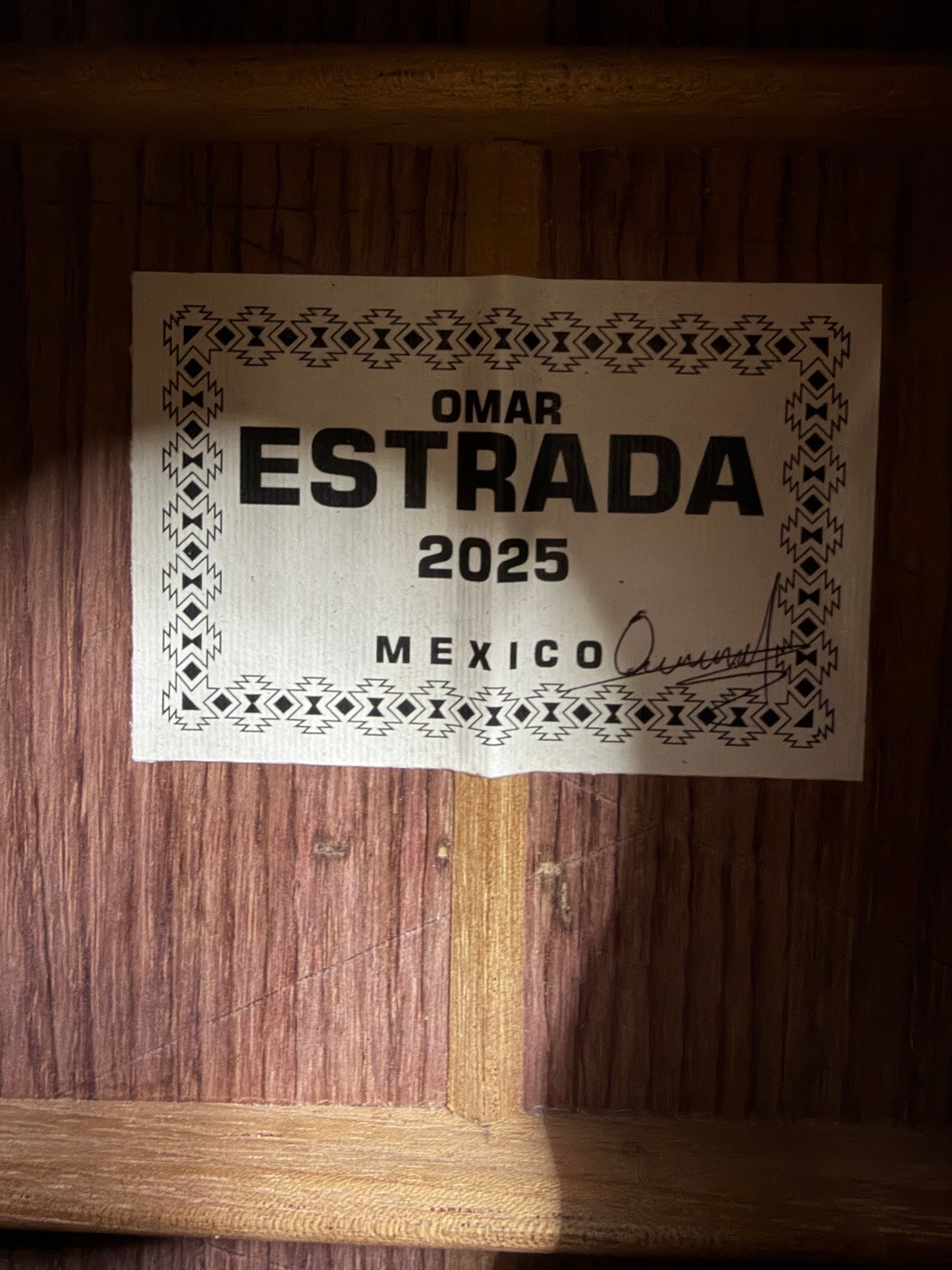 Guitarra Omar Estrada de Tapa Mixta Cedro / Abeto / Cedro
