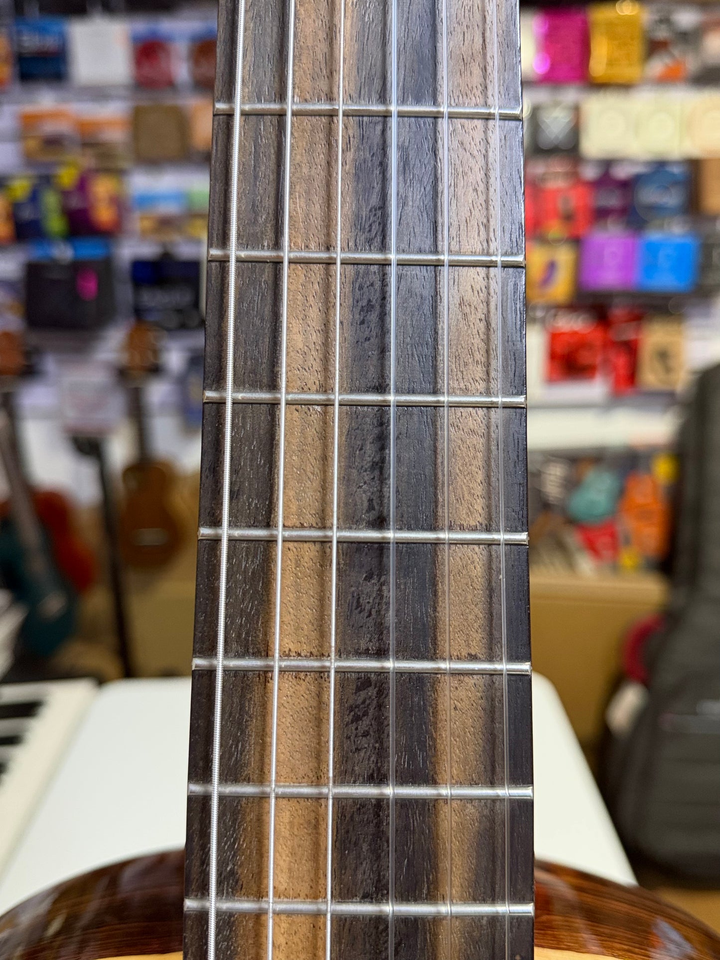 Guitarra Omar Estrada de Tapa Mixta Cedro / Abeto / Cedro